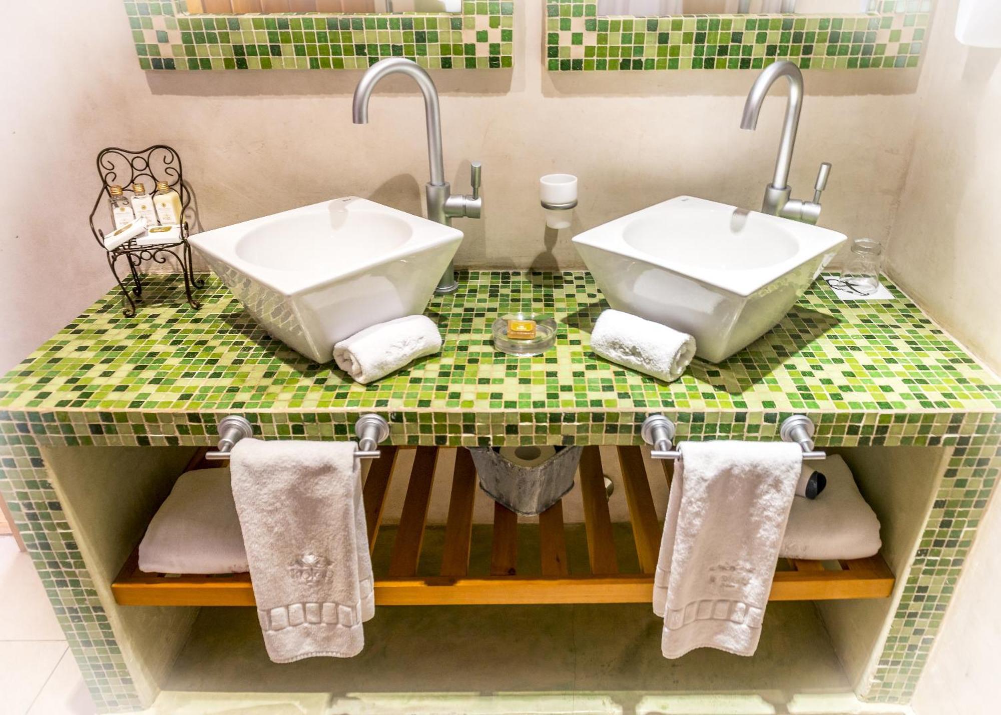 Lirolay Suites - Apart Hotel San Carlos de Bariloche Room photo